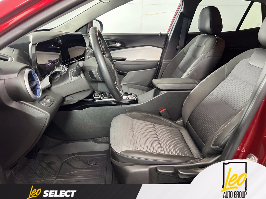 Used 2025 Chevrolet Trax LT w/ Driver Confidence Package FWD image 11