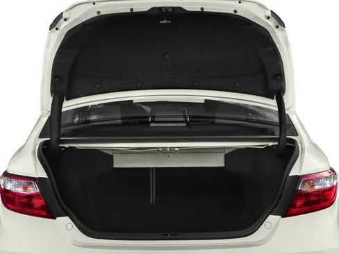 Certified 2017 Toyota Camry SE image 13