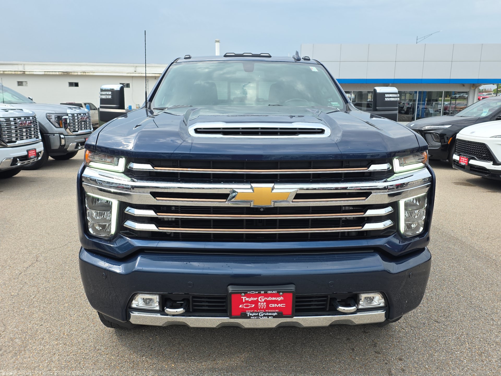 Used 2022 Chevrolet Silverado 2500 High Country AWD/4WD image 3