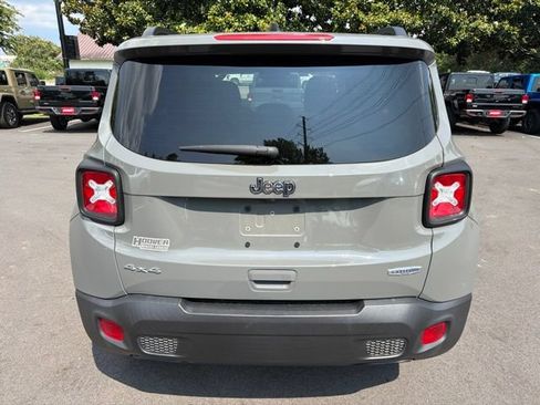 Used 2022 Jeep Renegade Latitude w/ Convenience Group AWD/4WD image 4