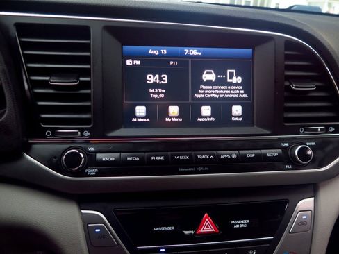 Used 2017 Hyundai Elantra SE FWD image 9