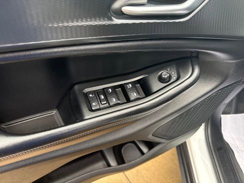 Used 2023 Jeep Grand Cherokee L Laredo image 12