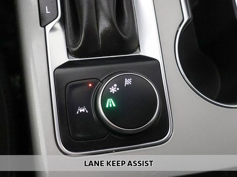 Used 2025 Chevrolet Blazer LT FWD image 3
