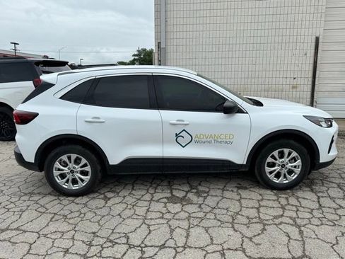 Used 2024 Ford Escape Active AWD/4WD image 2