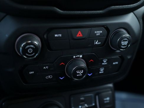 Used 2023 Jeep Renegade Latitude image 17