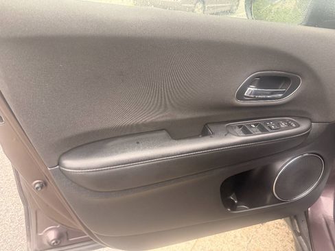 Used 2021 Honda HR-V EX image 11