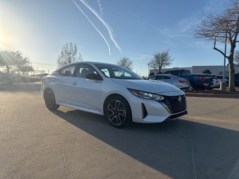 Certified 2025 Nissan Sentra SR w/ SR Premium Package image 6