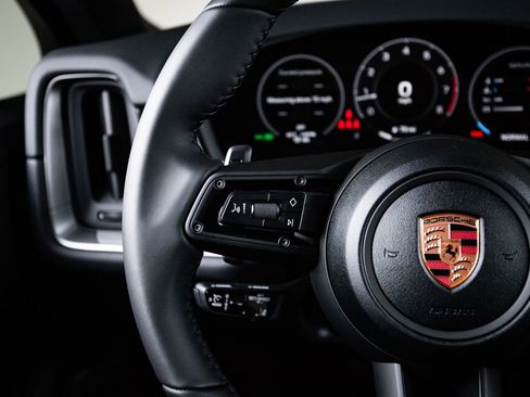 New 2026 Porsche Cayenne Coupe AWD/4WD image 17
