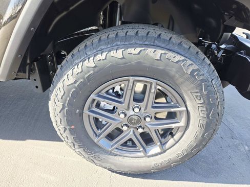 New 2026 Jeep Gladiator Sport AWD/4WD image 18