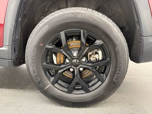 Used 2025 Jeep Grand Cherokee Altitude AWD/4WD image 19