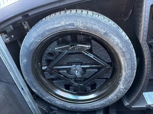 Used 2017 Cadillac XT5 Platinum w/ Driver Assist Package image 21