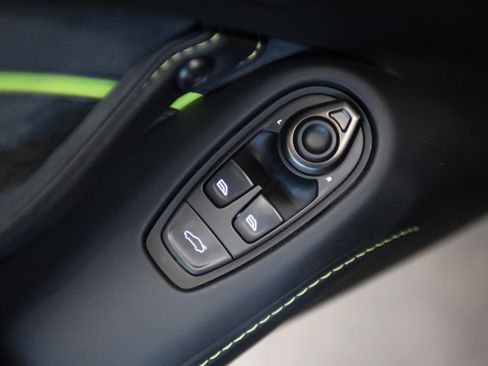 Used 2023 Aston Martin V8 Vantage Coupe RWD image 12