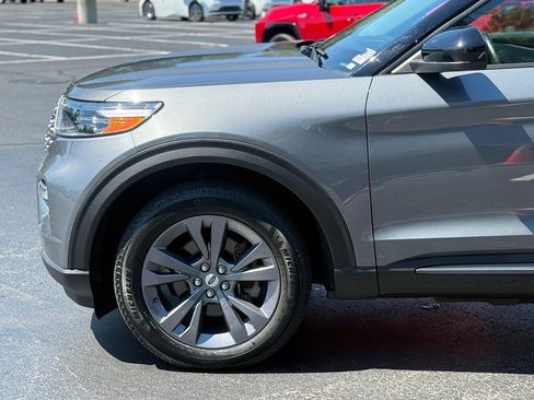Used 2022 Ford Explorer XLT w/ Equipment Group 202A AWD/4WD image 2