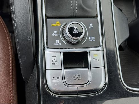 Used 2023 Kia Telluride EX w/ EX Captain's Chair Package image 20