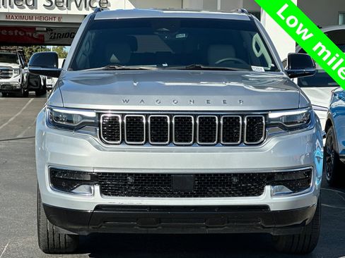 Used 2024 Jeep Wagoneer Base image 9