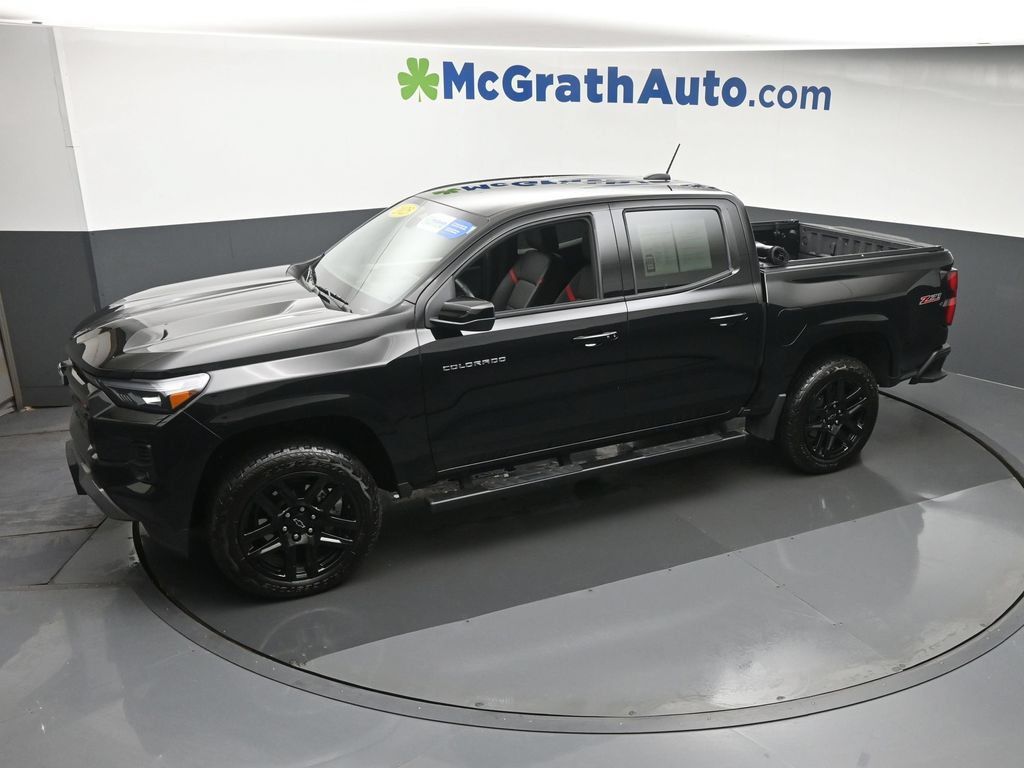 Used 2025 Chevrolet Colorado Z71 w/ Z71 Convenience Package 2 AWD/4WD image 21