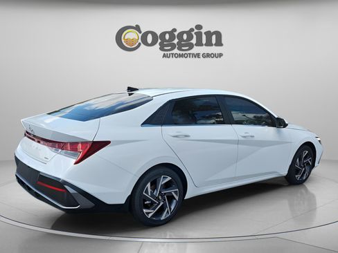 New 2026 Hyundai Elantra Limited FWD image 5