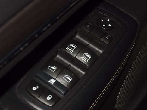 Used 2017 Jeep Grand Cherokee Limited image 49