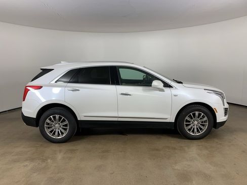 Used 2017 Cadillac XT5 Luxury w/ Advanced Security Package image 7