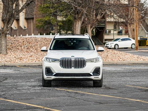Used 2022 BMW X7 xDrive40i w/ Executive Package image 2
