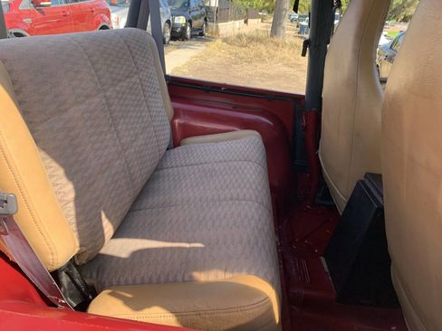 Used 1998 Jeep Wrangler SE image 12