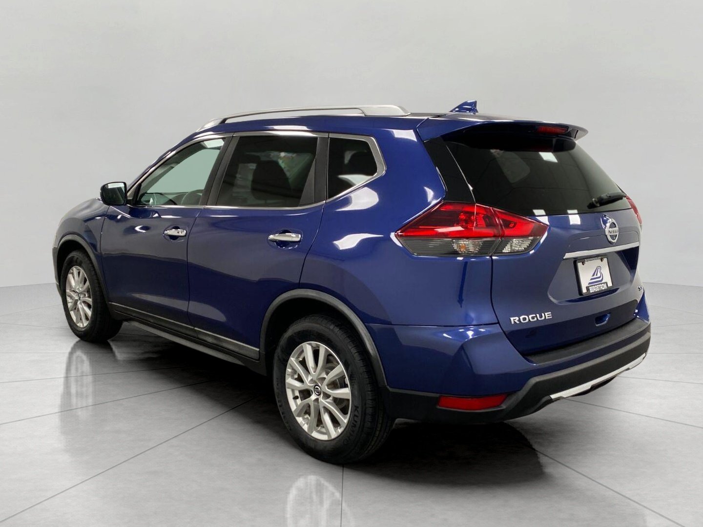 Used 2018 Nissan Rogue SV FWD image 8