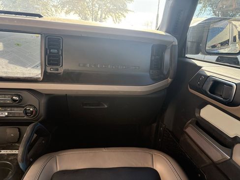 Used 2023 Ford Bronco Wildtrak image 8