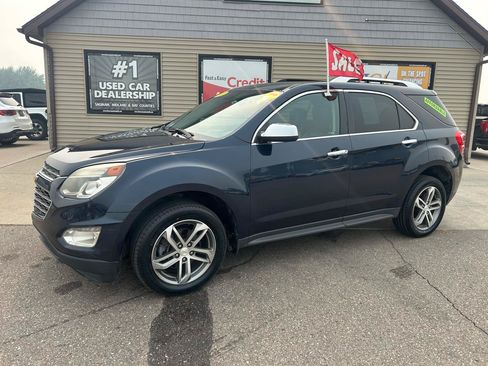 Used 2017 Chevrolet Equinox Premier w/ Enhanced Convenience Package FWD image 3