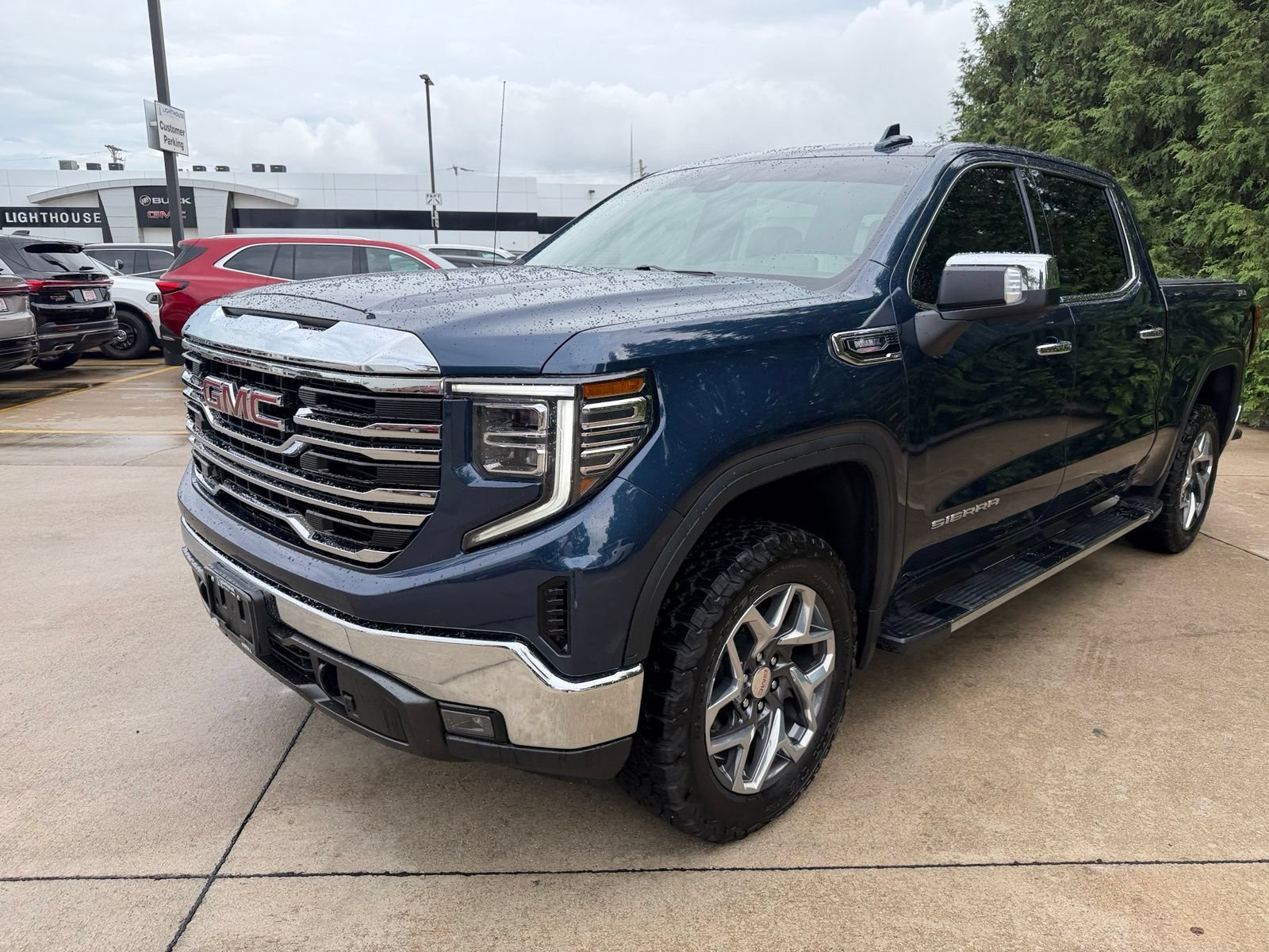 Used 2022 GMC Sierra 1500 SLT w/ SLT Premium Package AWD/4WD image 7