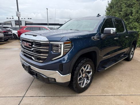 Used 2022 GMC Sierra 1500 SLT w/ SLT Premium Package AWD/4WD image 7