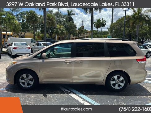 Used 2012 Toyota Sienna LE FWD image 7