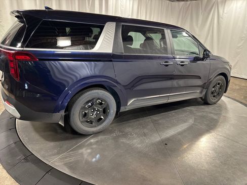 New 2026 Kia Carnival FWD image 8