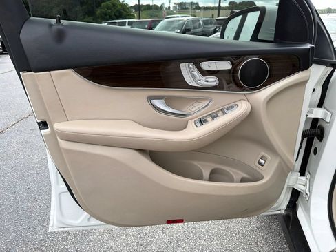 Used 2019 Mercedes-Benz GLC 300 image 10