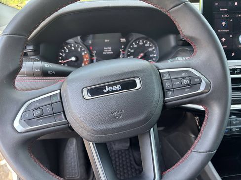 Used 2025 Jeep Compass Trailhawk w/ Trailer Tow Group AWD/4WD image 27