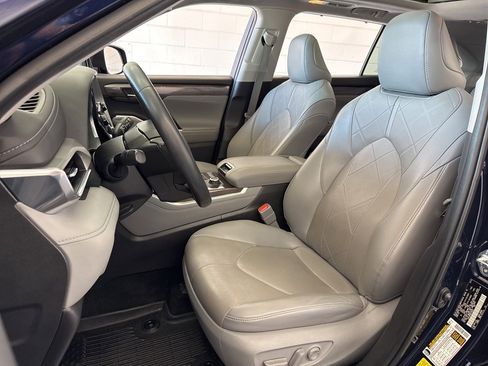 Used 2022 Toyota Highlander Platinum image 17