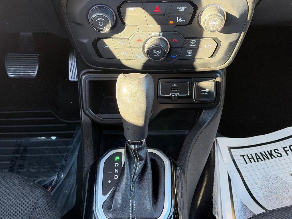 Used 2021 Jeep Renegade Latitude w/ Sun & Sound Group FWD image 16