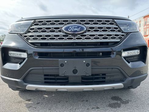 Used 2024 Ford Explorer Limited image 3