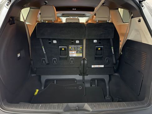 Used 2021 Toyota Sienna XLE image 40