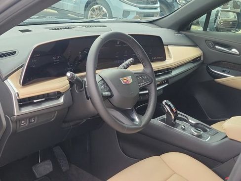 Used 2025 Cadillac XT4 Premium Luxury FWD image 6
