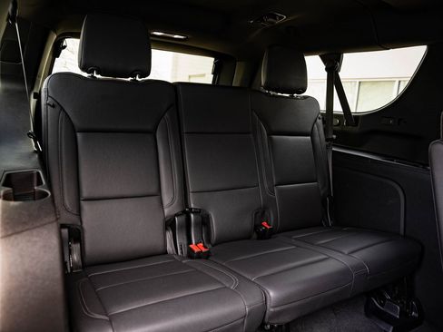 Used 2025 Chevrolet Suburban Z71 w/ Comfort Package image 47