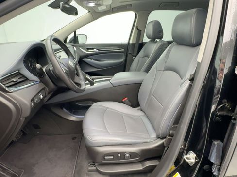 Used 2018 Buick Enclave Essence image 5