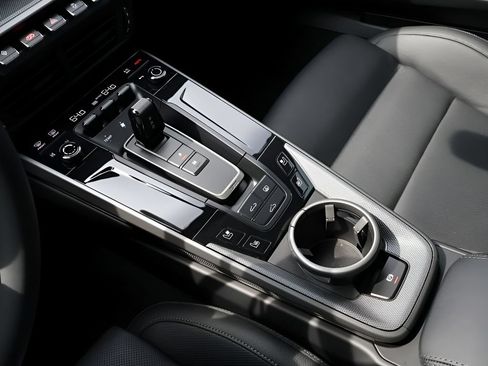 Certified 2025 Porsche 911 Carrera RWD image 22