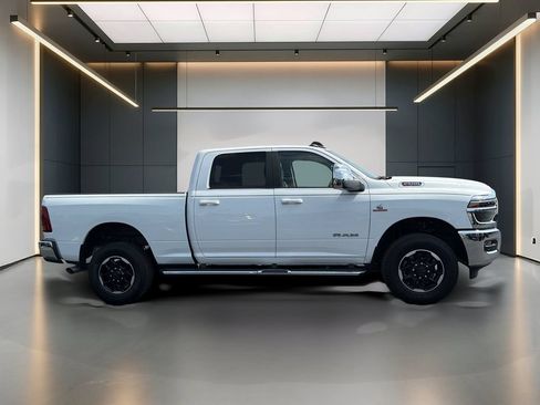 Used 2025 RAM 2500 Laramie AWD/4WD image 7