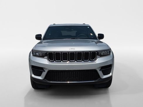 Used 2025 Jeep Grand Cherokee Laredo X w/ Luxury Tech Group I AWD/4WD image 8