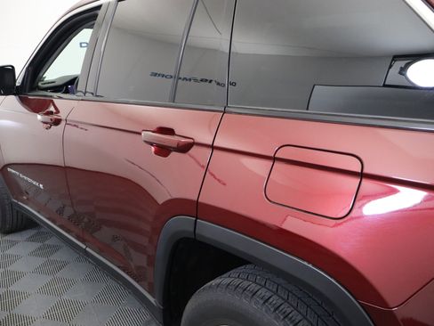 Used 2023 Jeep Grand Cherokee Limited image 11