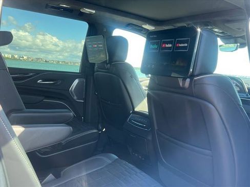 Used 2023 Cadillac Escalade ESV V image 9