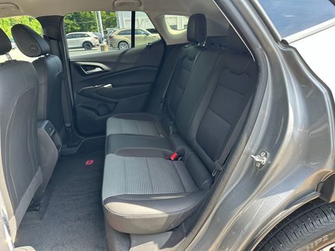 Used 2025 Chevrolet Trax LT FWD image 9
