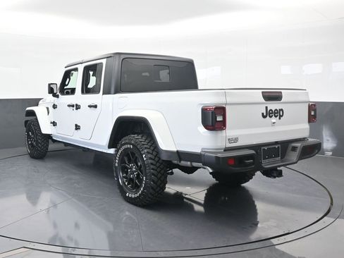 Used 2024 Jeep Gladiator Sport image 4