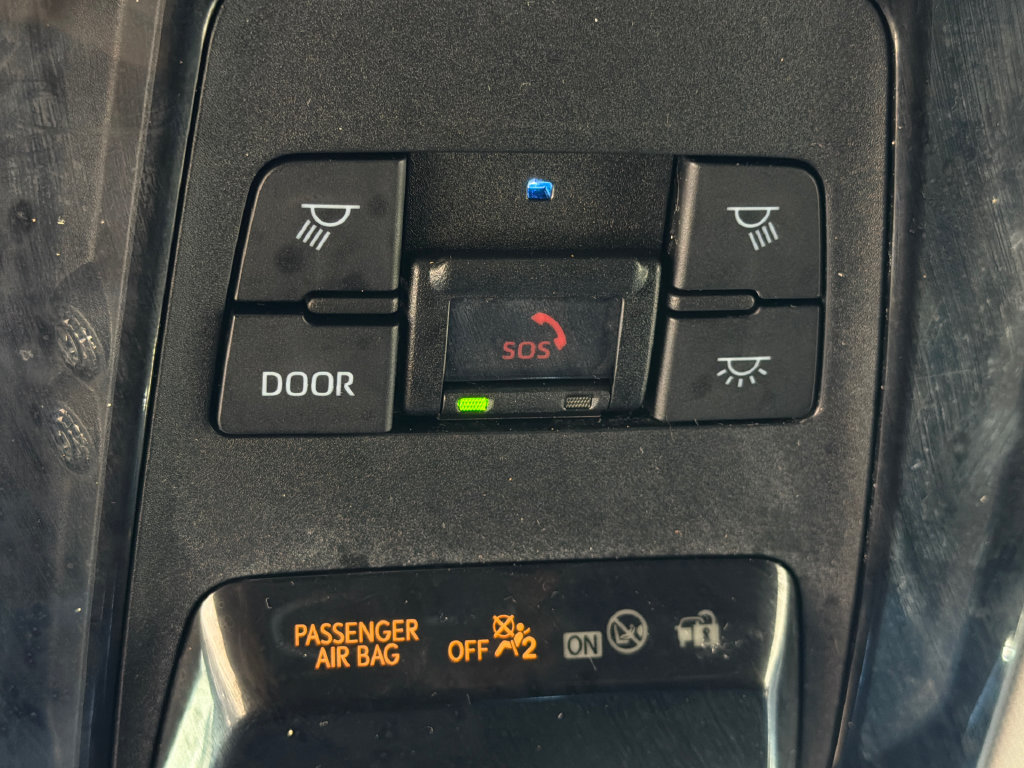 Used 2023 Toyota Venza LE AWD/4WD image 29