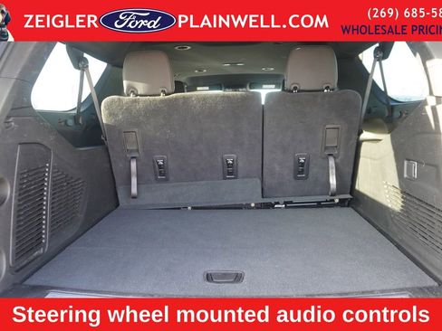 Used 2025 Chevrolet Suburban Z71 image 10